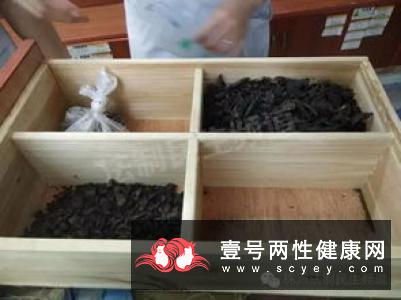 56岁男子服用不明药酒中毒 在医院ICU抢救
