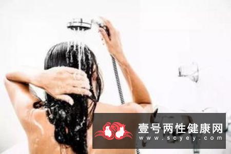 洗头洗对了吗？男人脱发和洗头不对有关