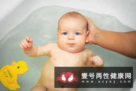 要用香皂、沐浴乳或是沐浴胶来洗通通可行,只要适合自己的肌肤,并找到独特的男人味那Ok罗!