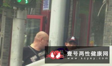 起床太猛很危险，男人早晨如何保健