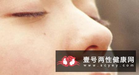 讲解白内障早期症状表现