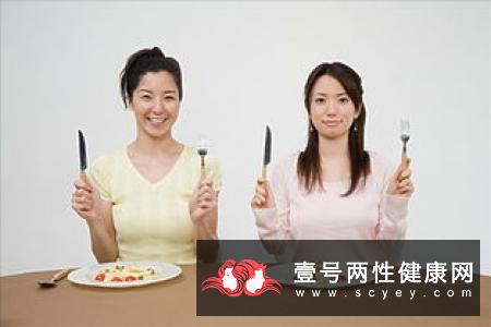 老人吃饭细嚼慢咽有助于长寿