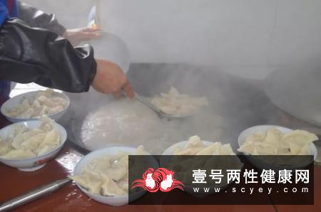 老人吃饺子要注意4件事