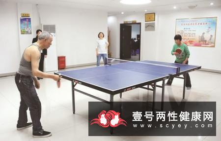 最适合老年人的运动老人打乒乓球的好处